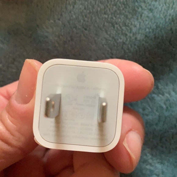 Apple charger - Picture 2 of 2